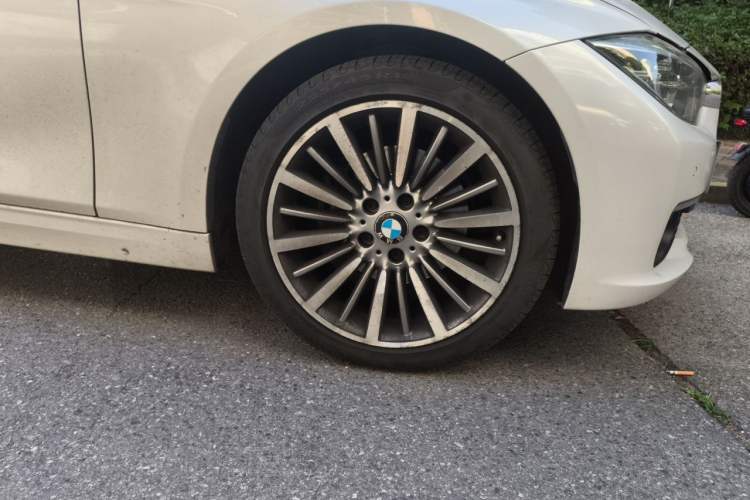 Used BMW 3 Series 2019 320Li Fashion Model Right Front Wheel Hub