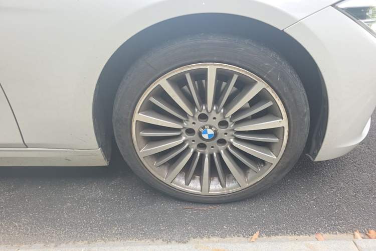 Used BMW 3 Series 2019 320Li Fashion Model Right Front Wheel Hub
