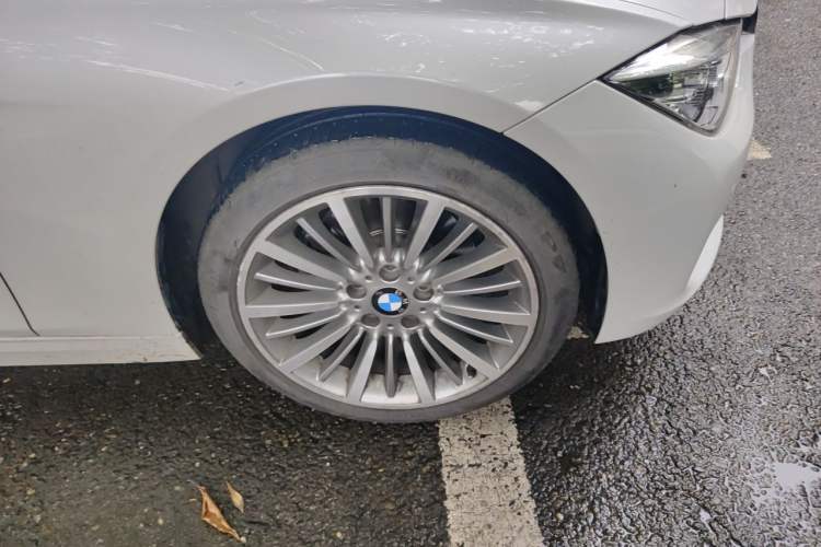 Used BMW 3 Series 2019 320Li Fashion Model Right Front Wheel Hub