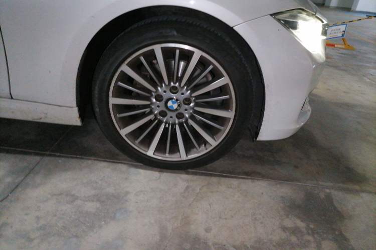 Used BMW 3 Series 2019 320Li Fashion Model Right Front Wheel Hub