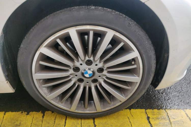 Used BMW 3 Series 2019 320Li xDrive Fashion Model Right Front Wheel Hub