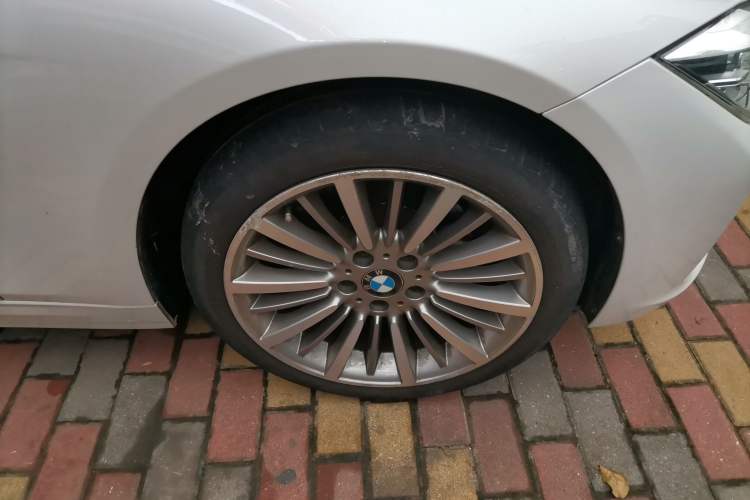 Used BMW 3 Series 2019 320Li Fashion Model Right Front Wheel Hub