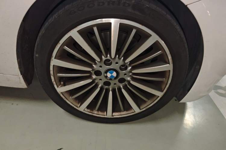 Used BMW 3 Series 2019 320Li Fashion Model Right Front Wheel Hub