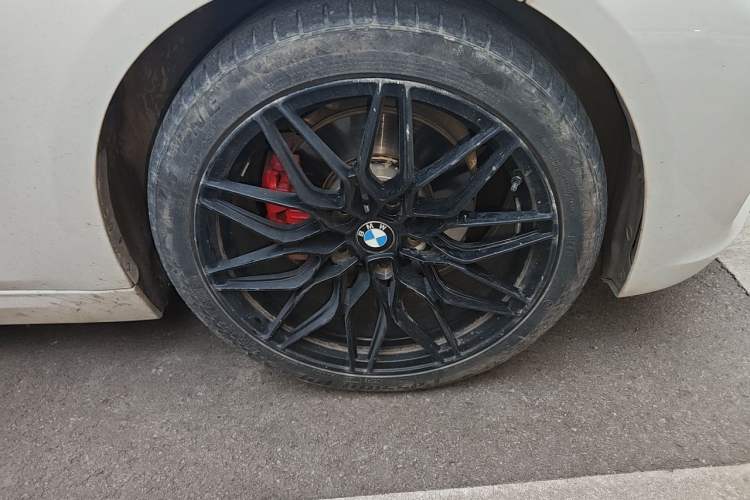 Used BMW 3 Series 2019 320Li Fashion Model Right Front Wheel Hub