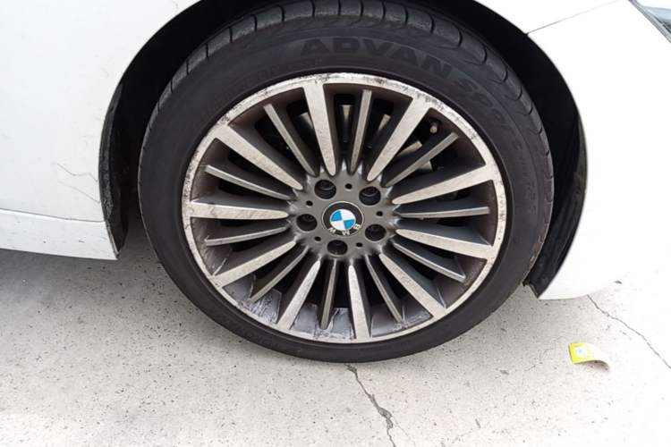 Used BMW 3 Series 2019 320Li Fashion Model Right Front Wheel Hub