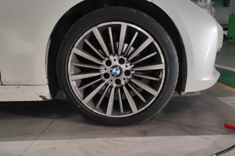 Used BMW 3 Series 2019 320Li Fashion Model Right Front Wheel Hub