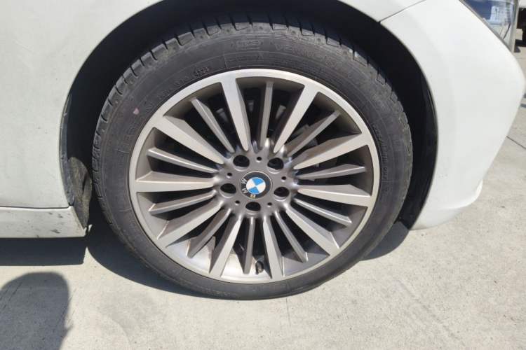 Used BMW 3 Series 2019 320Li Fashion Model Right Front Wheel Hub