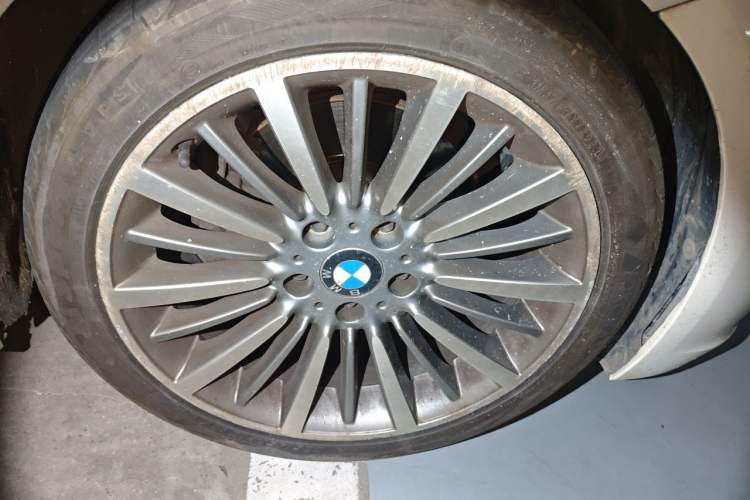 Used BMW 3 Series 2019 320Li Fashion Model Right Front Wheel Hub