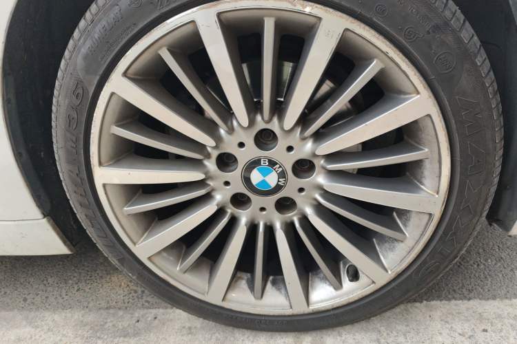 Used BMW 3 Series 2019 320Li Fashion Model Right Front Wheel Hub