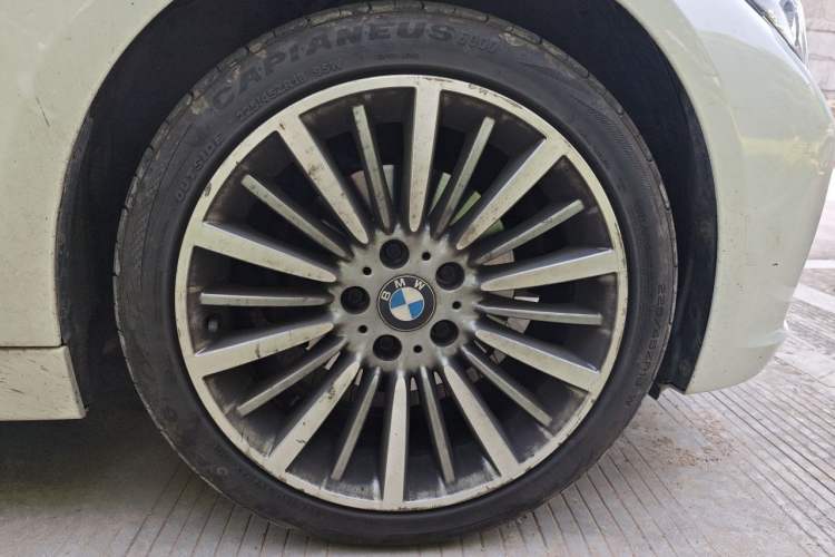 Used BMW 3 Series 2019 320Li Fashion Model Right Front Wheel Hub