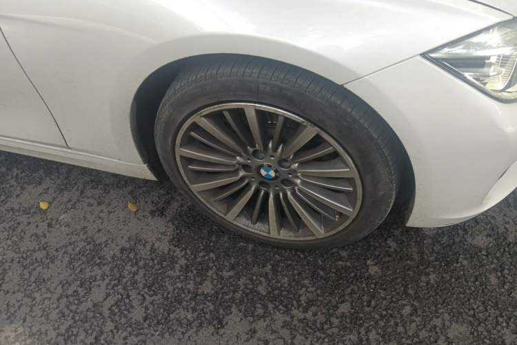 Used BMW 3 Series 2019 320Li Fashion Model Right Front Wheel Hub