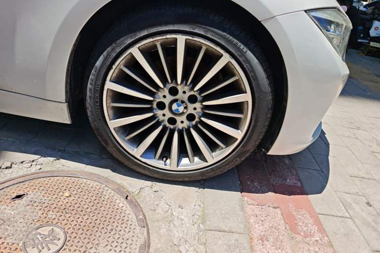 Used BMW 3 Series 2019 320Li Fashion Model Right Front Wheel Hub