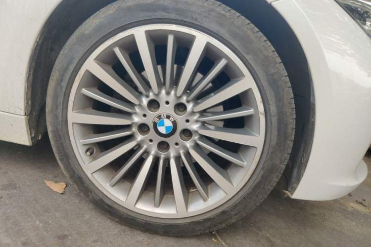 Used BMW 3 Series 2019 320Li Fashion Model Right Front Wheel Hub