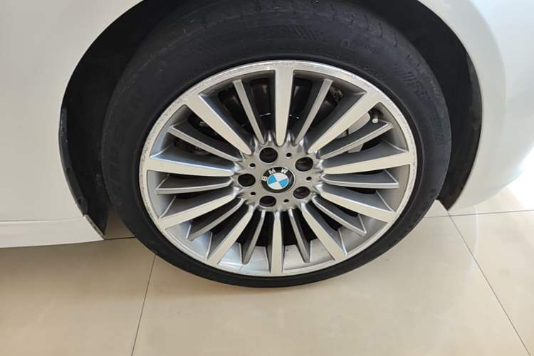 Used BMW 3 Series 2019 320Li Fashion Model Right Front Wheel Hub