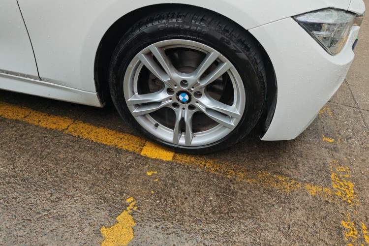 Used BMW 3 Series 2019 320i M Sport Package Right Front Wheel Hub