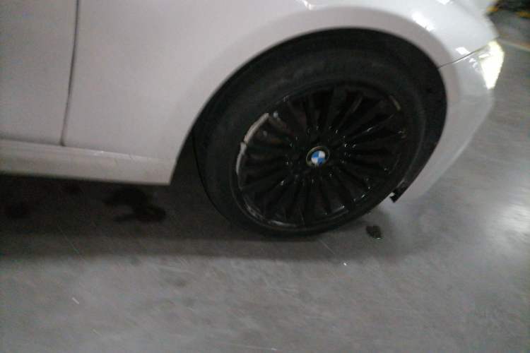 Used BMW 3 Series 2019 320Li Fashion Model Right Front Wheel Hub