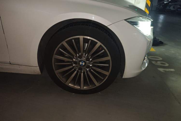 Used BMW 3 Series 2019 320Li Fashion Model Right Front Wheel Hub
