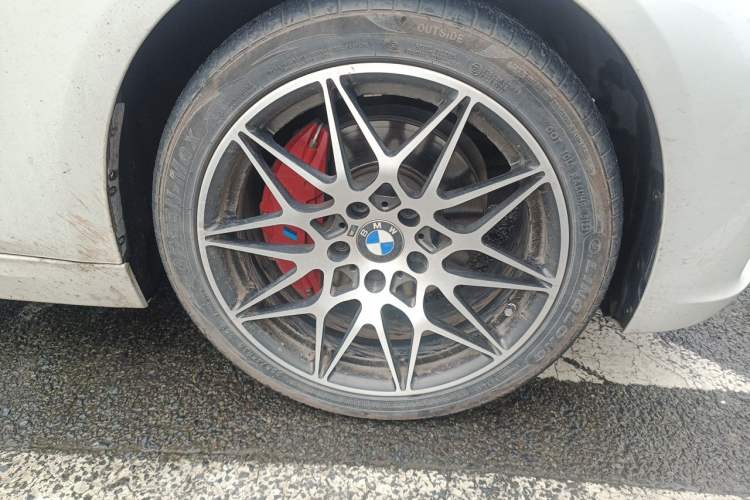Used BMW 3 Series 2019 320Li Fashion Model Right Front Wheel Hub