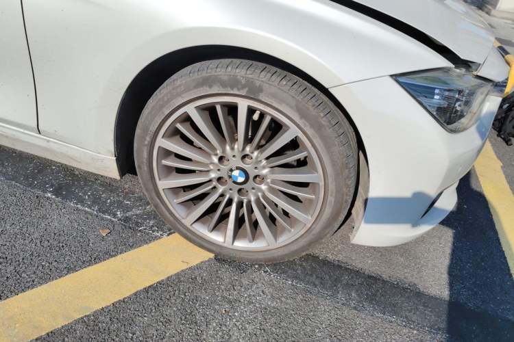 Used BMW 3 Series 2019 320Li Fashion Model Right Front Wheel Hub