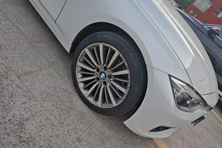 Used BMW 3 Series 2019 320Li Fashion Model Right Front Wheel Hub