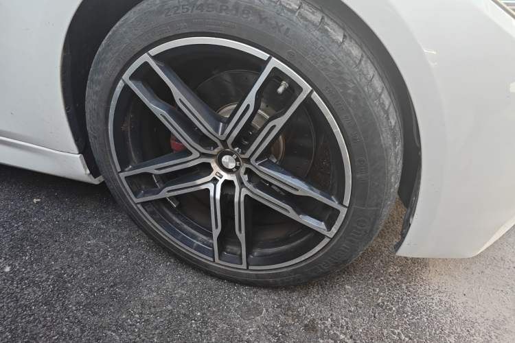 Used BMW 3 Series 2019 320i M Sport Night Edition Right Front Wheel Hub