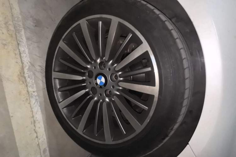 Used BMW 3 Series 2019 320Li Fashion Model Right Front Wheel Hub