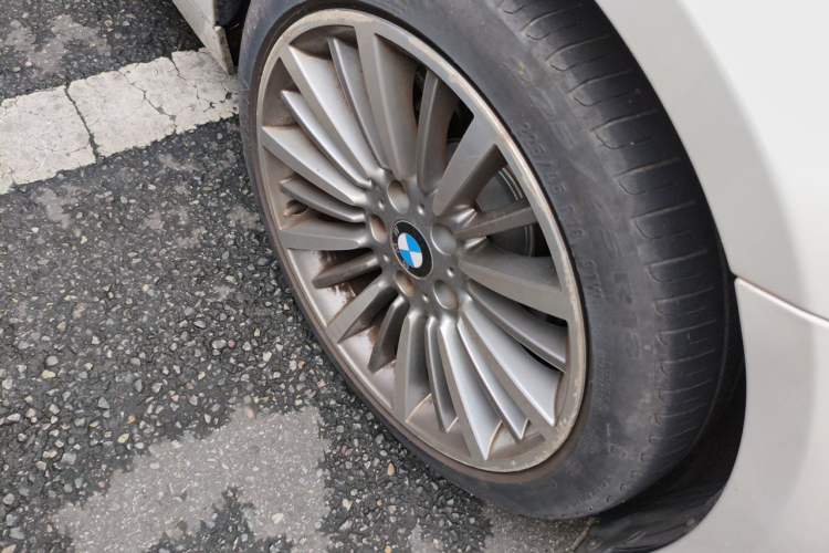 Used BMW 3 Series 2019 320Li Fashion Model Right Front Wheel Hub