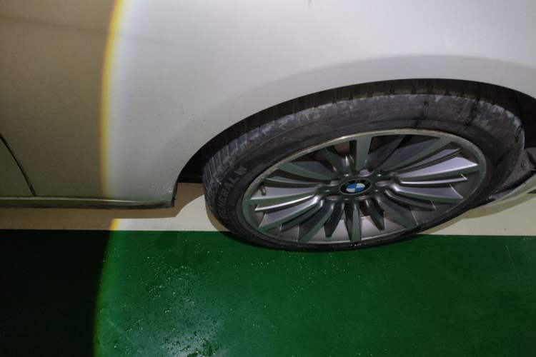 Used BMW 3 Series 2019 320Li Fashion Model Right Front Wheel Hub
