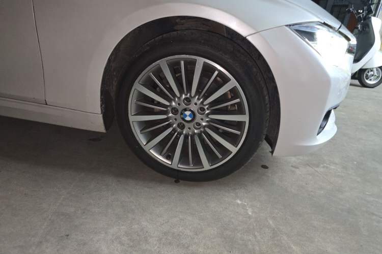 Used BMW 3 Series 2019 320Li Fashion Model Right Front Wheel Hub
