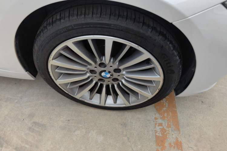 Used BMW 3 Series 2019 320Li Fashion Model Right Front Wheel Hub