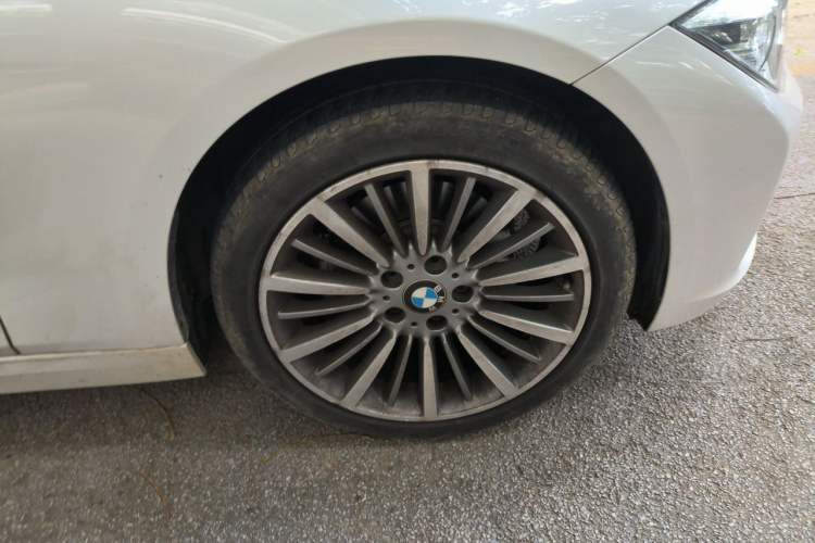 Used BMW 3 Series 2019 320Li Fashion Model Right Front Wheel Hub