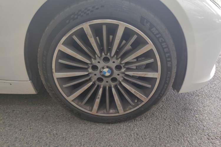 Used BMW 3 Series 2019 320Li Fashion Model Right Front Wheel Hub