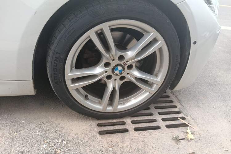 Used BMW 3 Series 2019 320Li M Luxury Package Right Front Wheel Hub