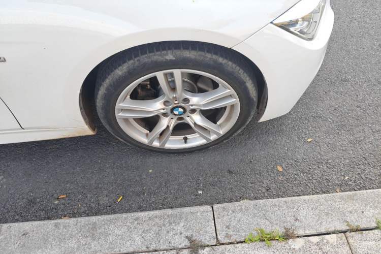 Used BMW 3 Series 2019 320i M Sport Package Right Front Wheel Hub