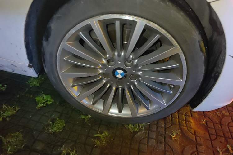 Used BMW 3 Series 2019 320Li Fashion Model Right Front Wheel Hub