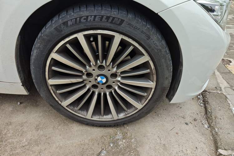 Used BMW 3 Series 2019 320Li Fashion Model Right Front Wheel Hub