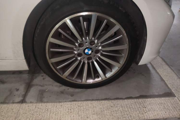 Used BMW 3 Series 2019 320Li Fashion Model Right Front Wheel Hub