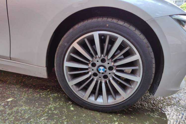 Used BMW 3 Series 2019 320Li Fashion Model Right Front Wheel Hub