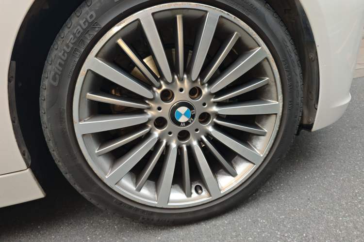 Used BMW 3 Series 2019 320Li Fashion Model Right Front Wheel Hub