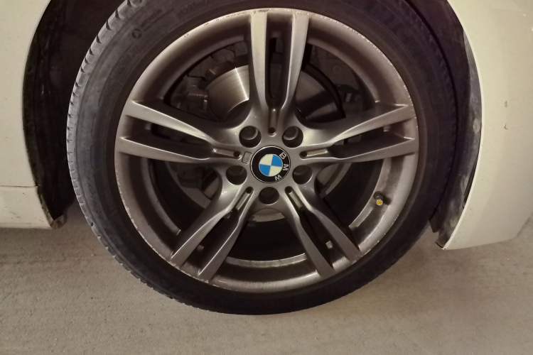Used BMW 3 Series 2019 320i M Sport Package Right Front Wheel Hub