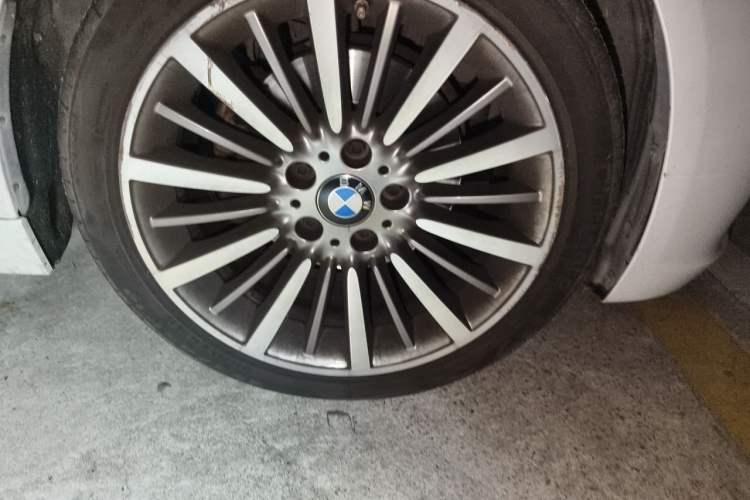 Used BMW 3 Series 2019 320Li Fashion Model Right Front Wheel Hub