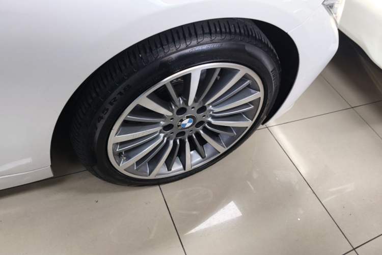 Used BMW 3 Series 2019 320Li Fashion Model Right Front Wheel Hub