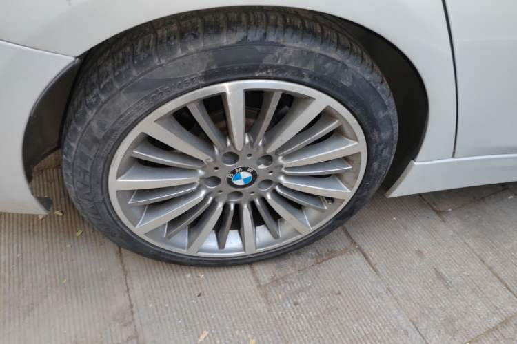 Used BMW 3 Series 2019 320Li Fashion Model Right Front Wheel Hub