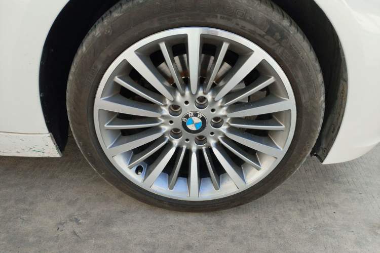 Used BMW 3 Series 2019 320Li Fashion Model Right Front Wheel Hub