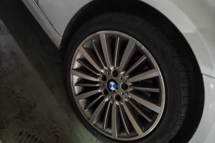 Used BMW 3 Series 2019 320Li Fashion Model Right Front Wheel Hub