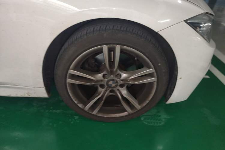 Used BMW 3 Series 2019 320i M Sport Package Right Front Wheel Hub