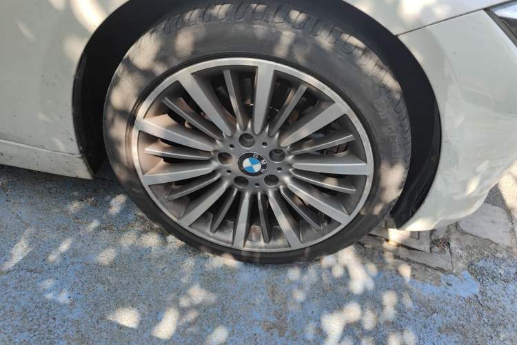 Used BMW 3 Series 2019 320Li Fashion Model Right Front Wheel Hub