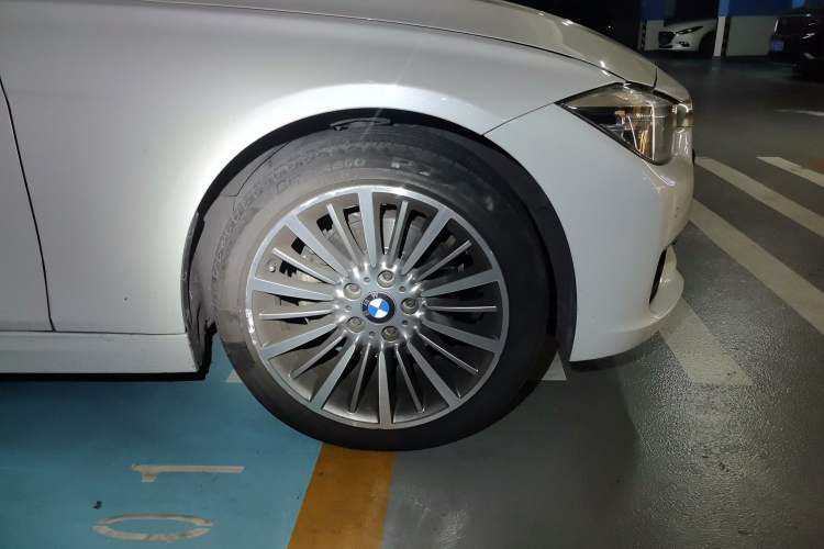 Used BMW 3 Series 2019 320Li Fashion Model Right Front Wheel Hub