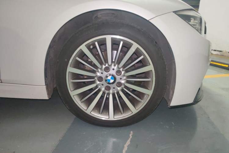 Used BMW 3 Series 2019 320Li Fashion Model Right Front Wheel Hub