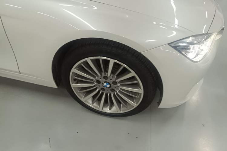 Used BMW 3 Series 2019 320Li Fashion Model Right Front Wheel Hub